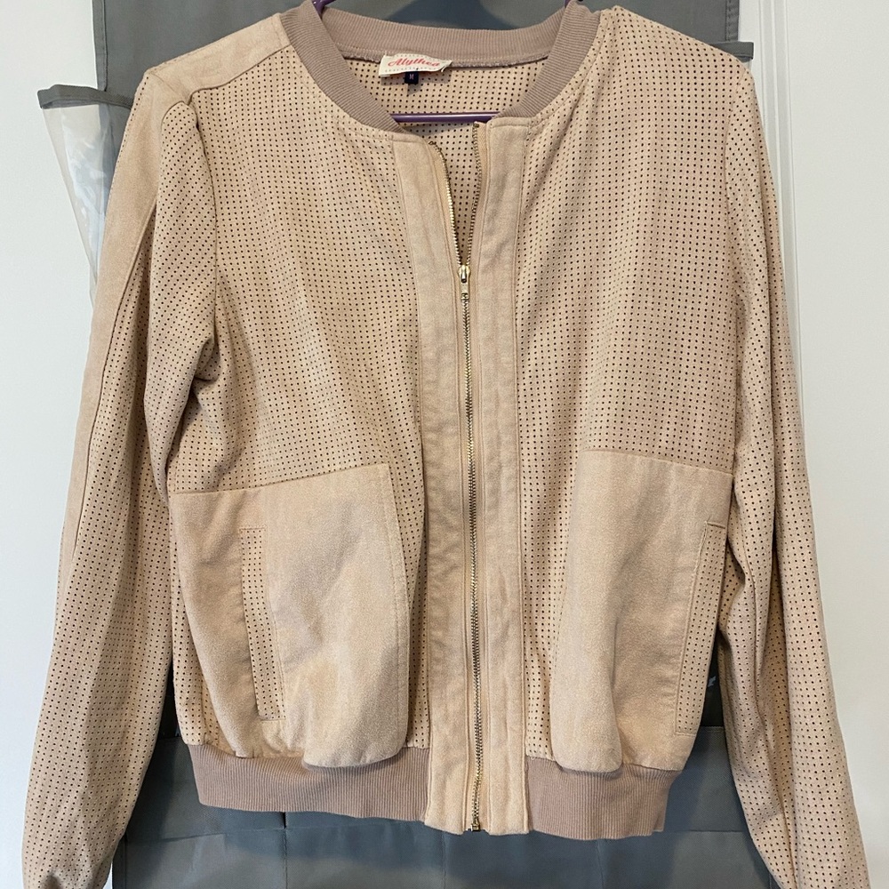 Light weight jacket